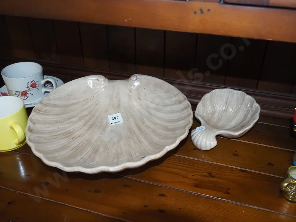 2x pottery shell bowls Diam280 Image 1++