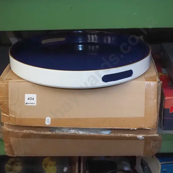 box of 4x blue and white plastic trays