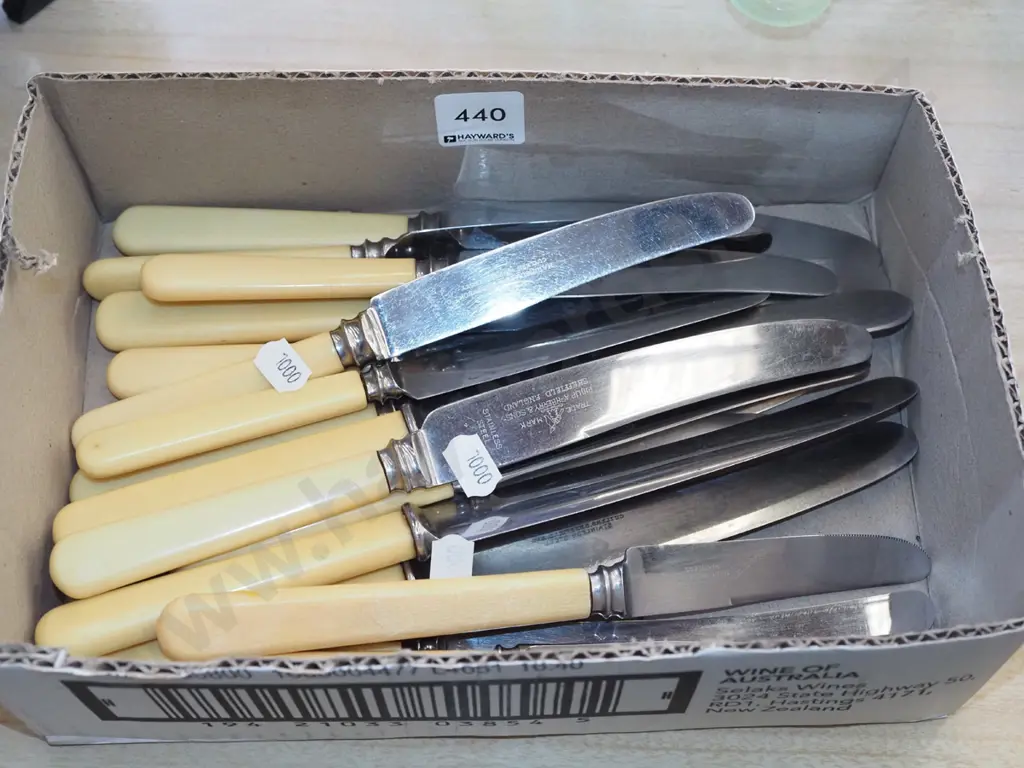 boxed bone handled knives Image 1++
