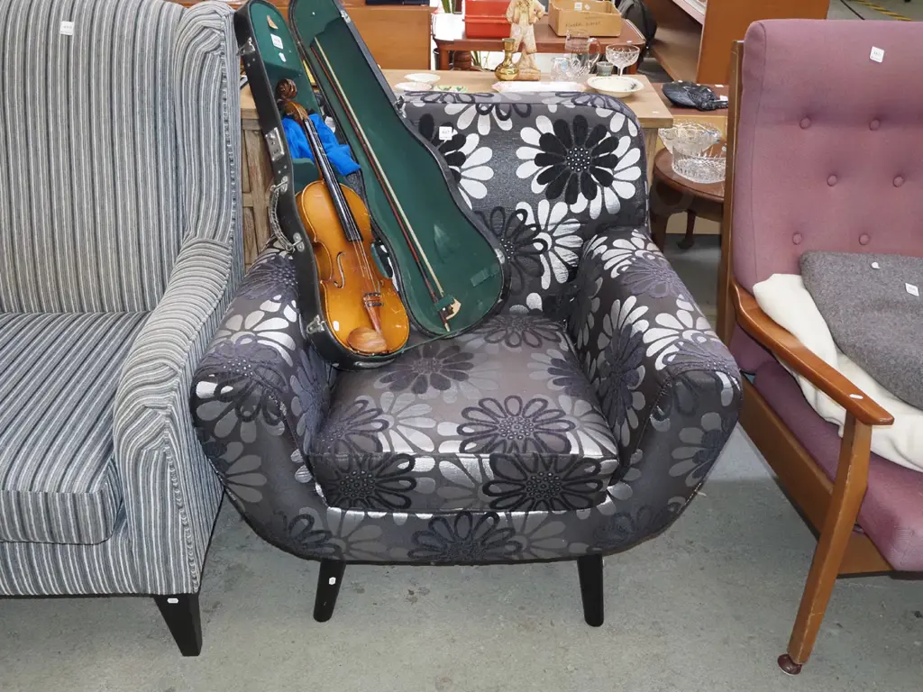 contemporary upholstered floral black and silver armchair Image 1++