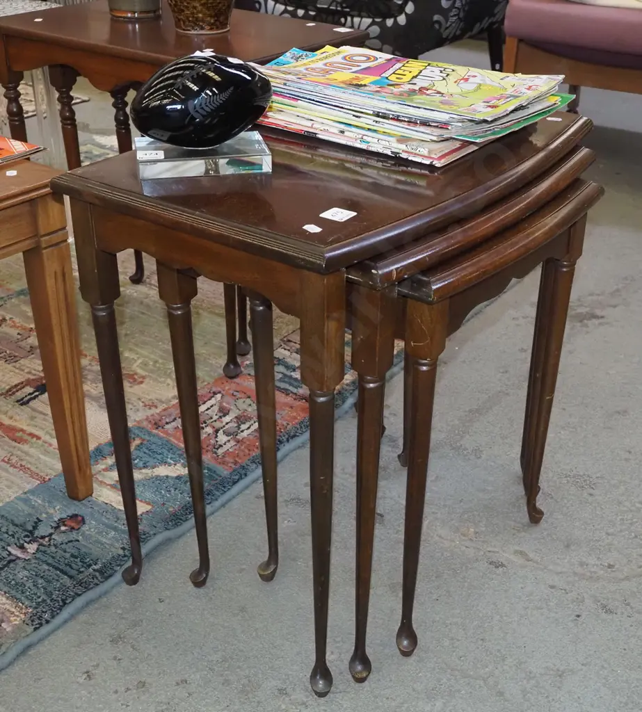 nest of 3x mahogany tables Image 1++