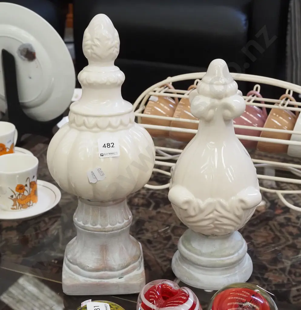 2x ceramic finials H360 Image 1++