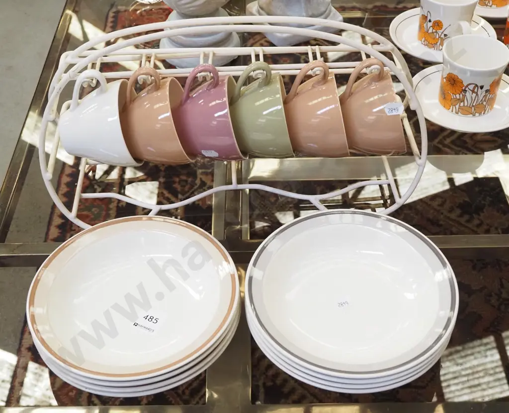 Crown Lynn Cresta bowls, colour glazed cups Image 1++