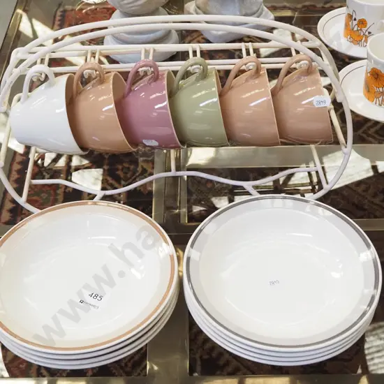 Crown Lynn Cresta bowls, colour glazed cups