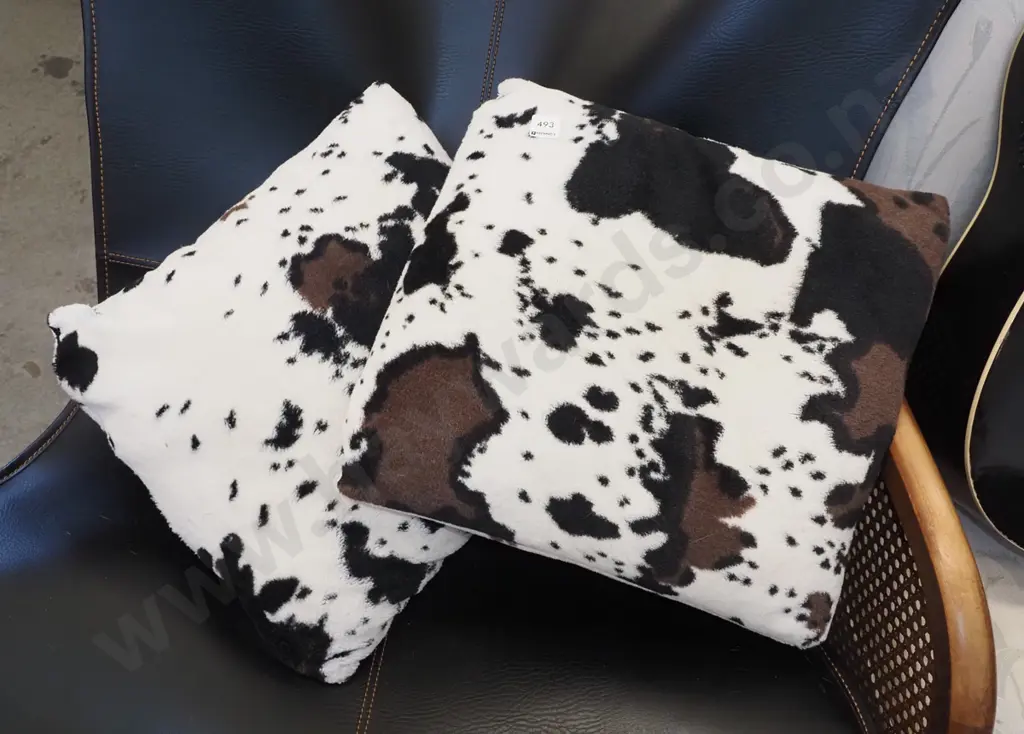 2x faux animal hide polyester cushions Image 1++
