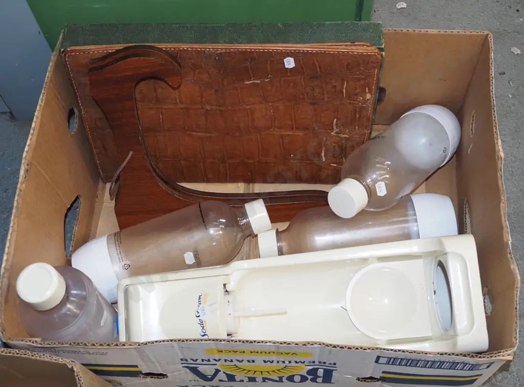 box; soda stream and bottles, large wooden ashet stand etc Image 1++