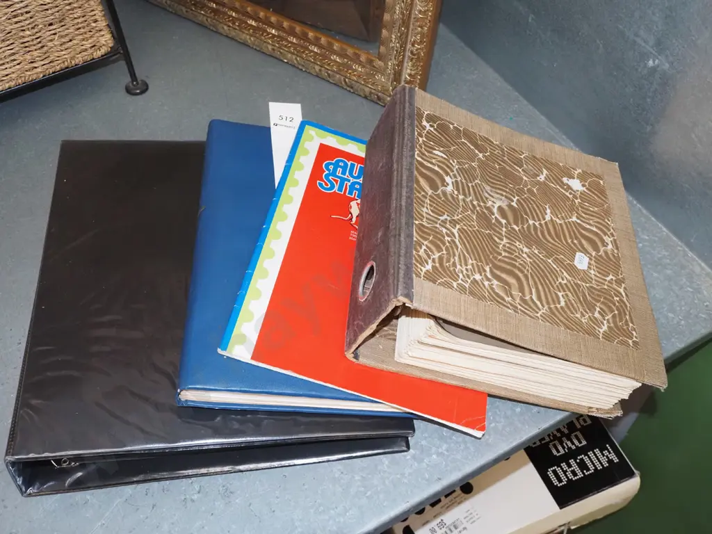 4x stamp albums Image 1++