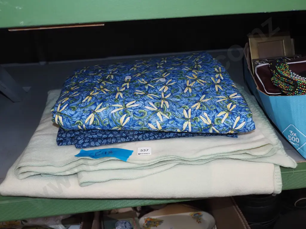 woollen blanket, small quilt Image 1++