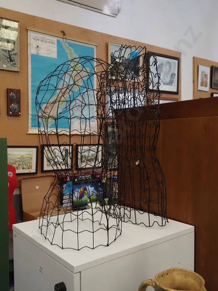 2x bent metal female torsos Tallest H680 Image 1++