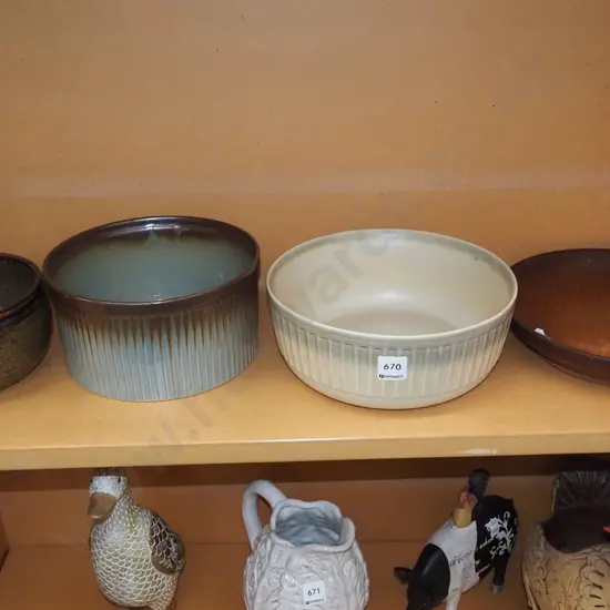 Temuka baking dishes, wooden bowl, pottery bowl