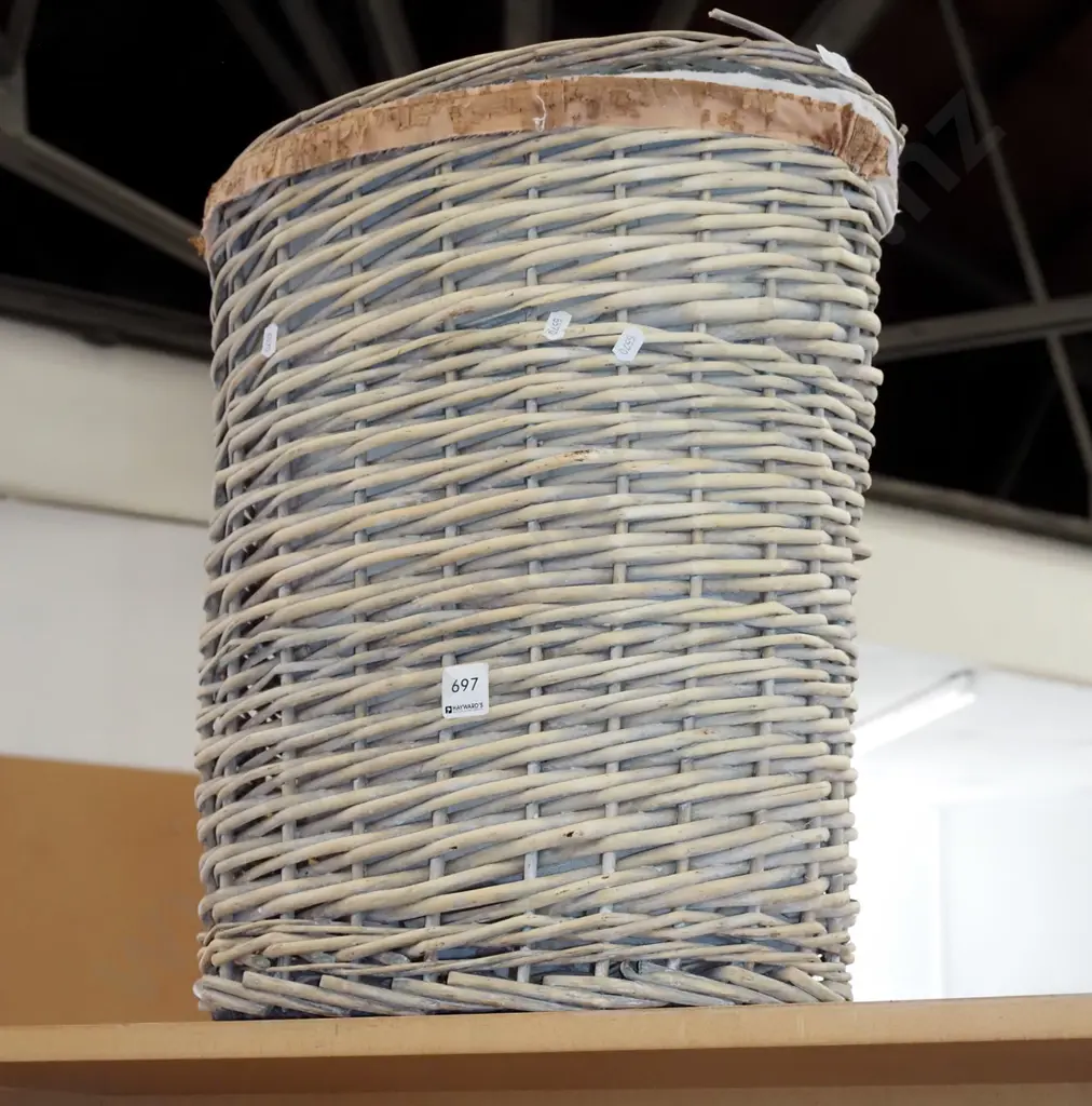 cane laundry hamper H470 Image 1++