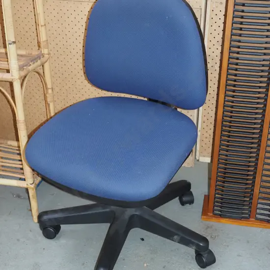 dark blue office chair