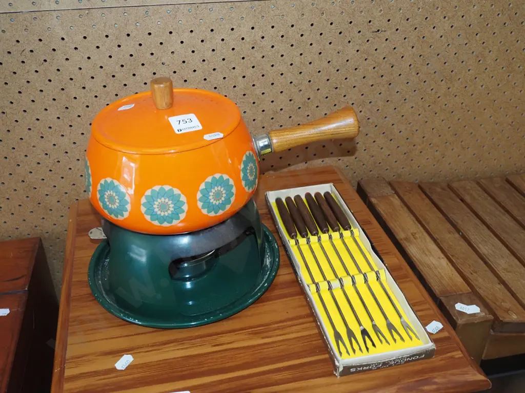 retro enamel fondue set Image 1++
