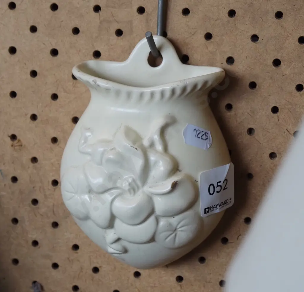 small floral themed wall pocket vase Image 1++
