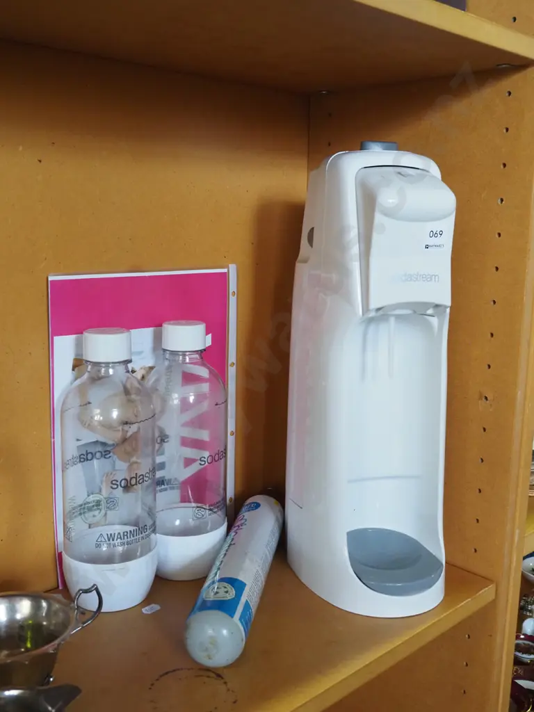 soda stream with gas bottle and 2 soda bottles Image 1++