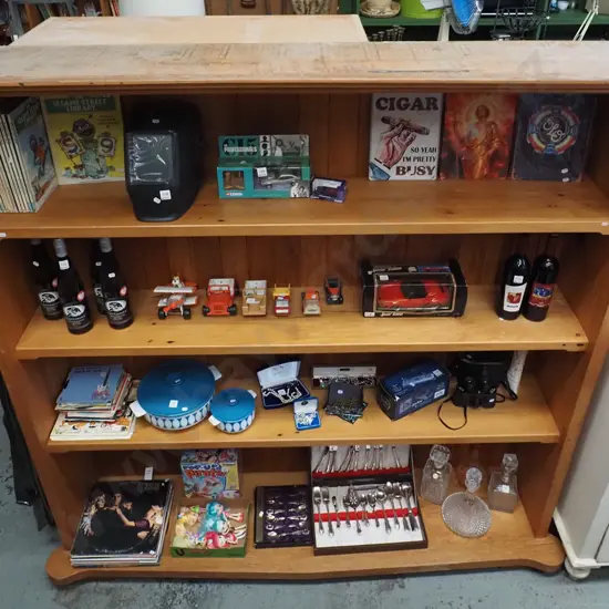 bespoke rimu bookcase with tongue and groove backing, thick rimu sides and shelves H1900 W1960 D410