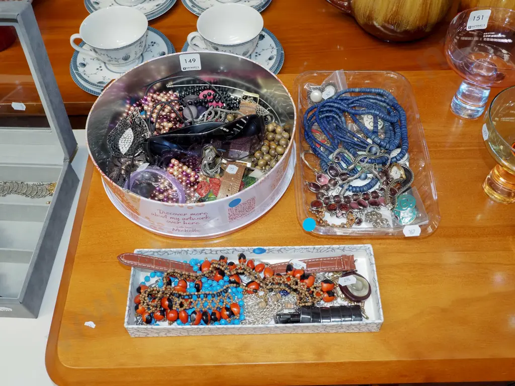tin tray and box of costume jewellery  Image 1++