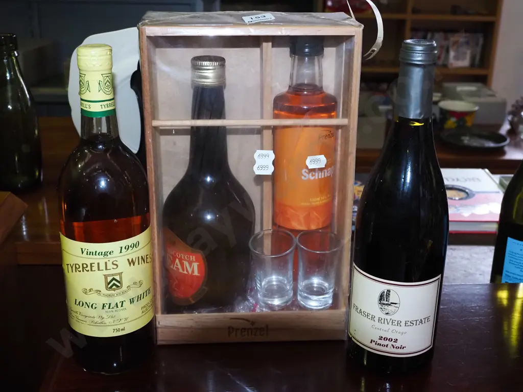 Prenzel gift box, 2x bottles of wine - Tyrrell's Long Flat White 1990, Fraser River Estate pinot noir 2002 Image 1++