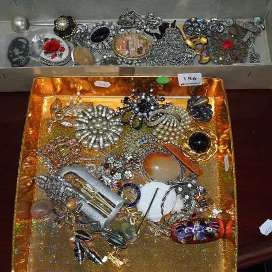 2x boxes of costume jewellery - green dots