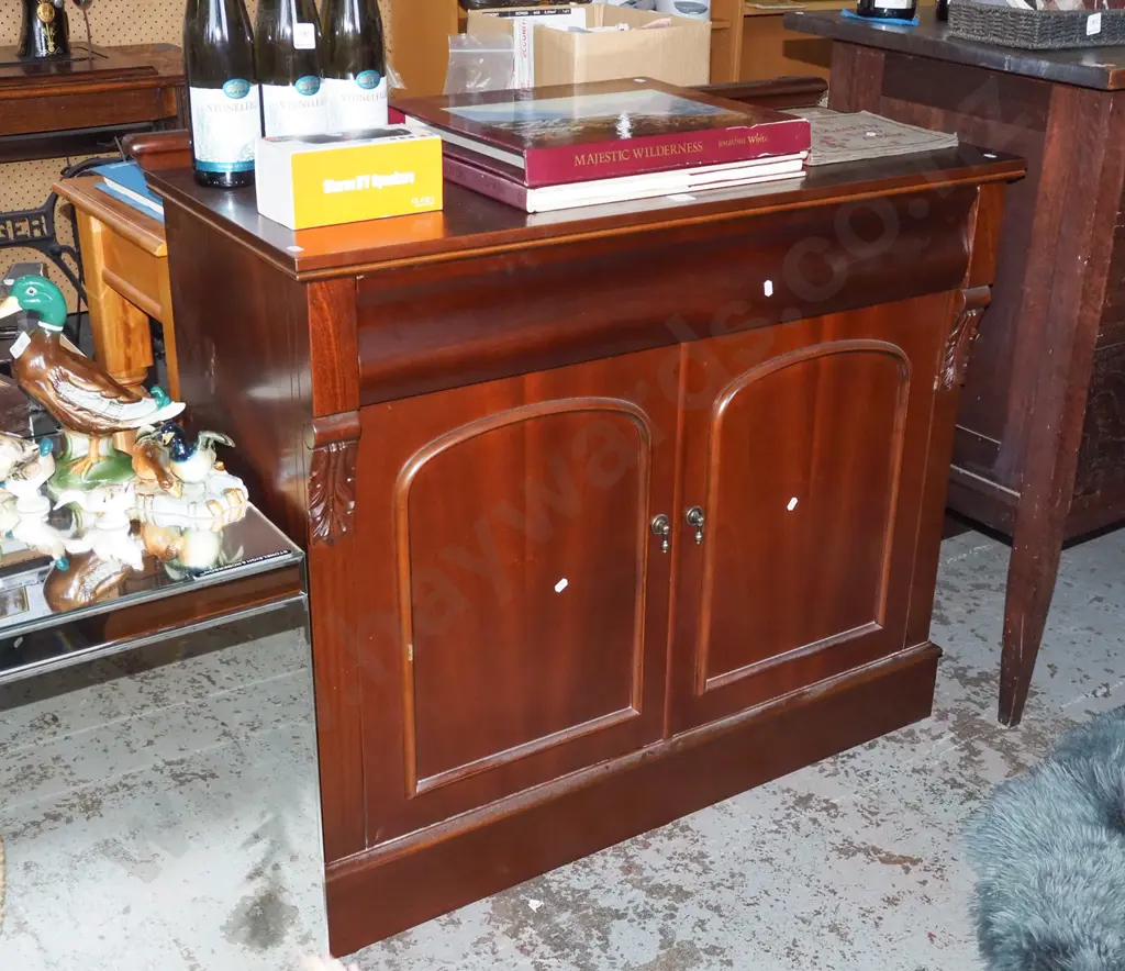 reproduction mahogany 2 door 1 drawer sideboard H910 W1040 D435 Image 1++