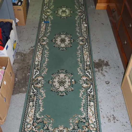 green acrylic floor runner L3340 W600