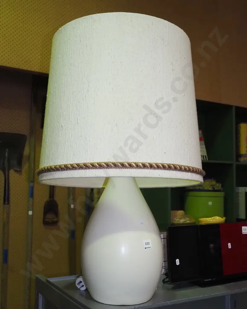 large ceramic based table lamp H730 Image 1++
