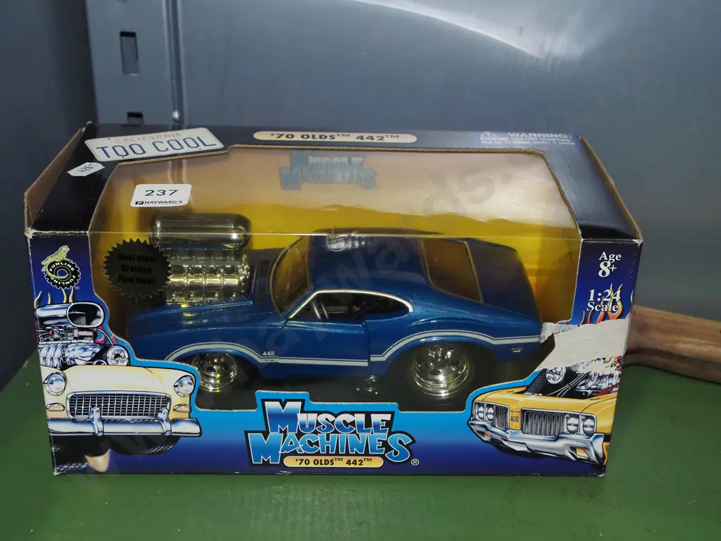 boxed diecast scale model of muscle machine oldsmobile Image 1++