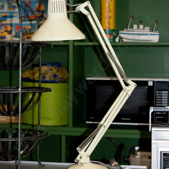anglepoise lamp 