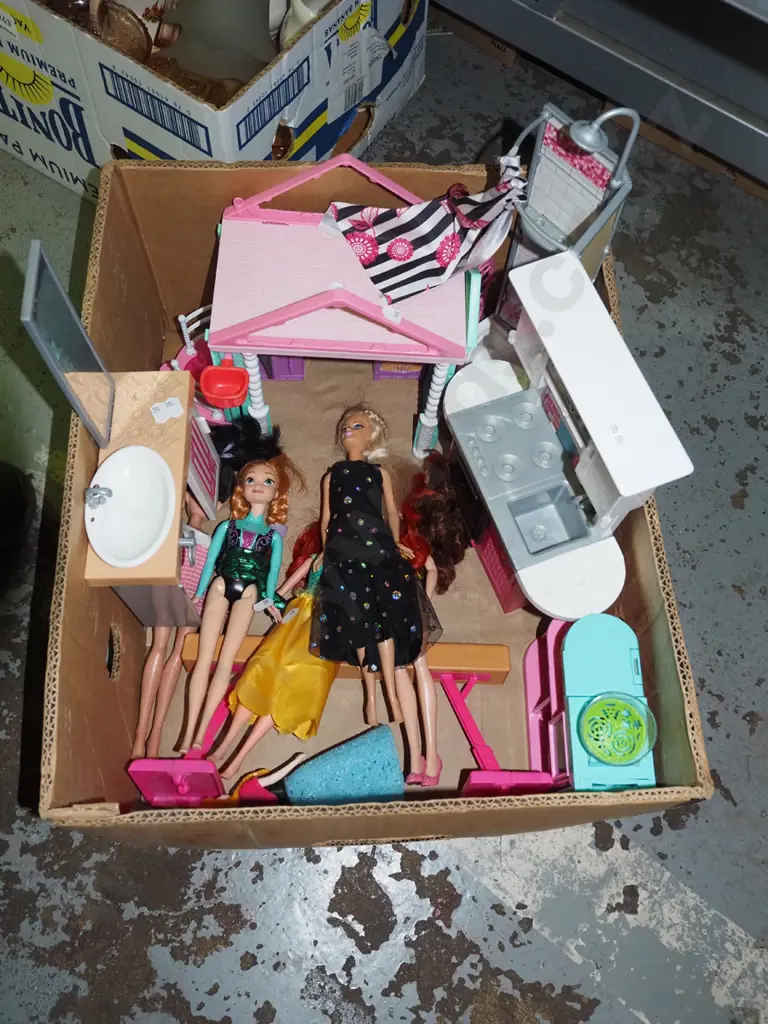 box of children's toys Image 1++