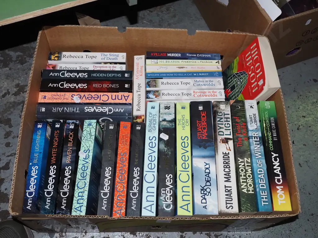 box; various books Image 1++