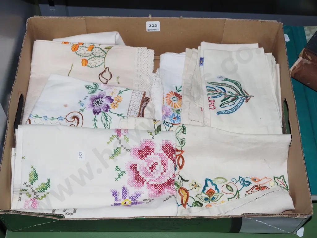 box; hand worked linen Image 1++