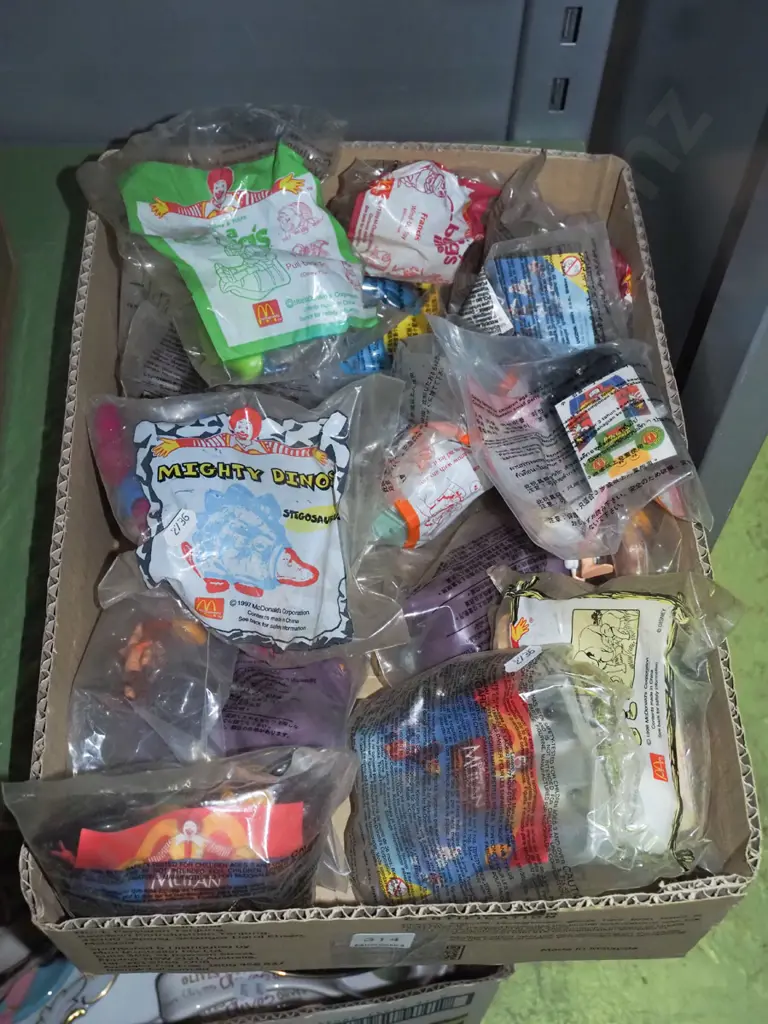 box; McDoanlds happy meal toys Image 1++