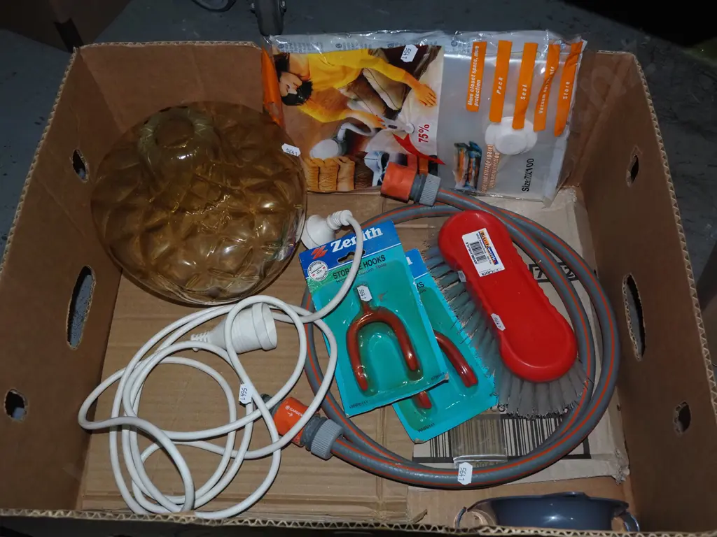 box; extension cord, light fitting, scrubbing brush etc Image 1++