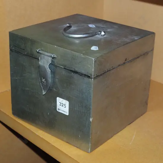 metal and wood lidded hinged box H170