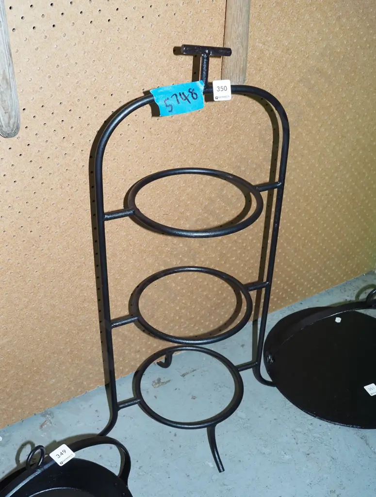 wrought metal plate stand Image 1++