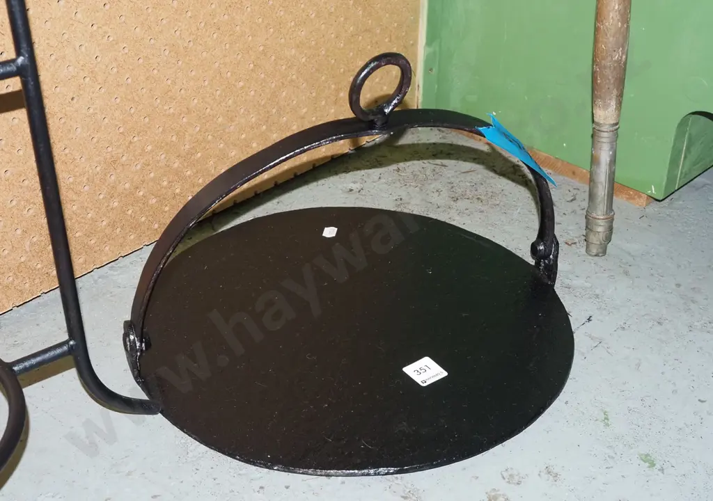 cast iron handled camp fire skillet Image 1++