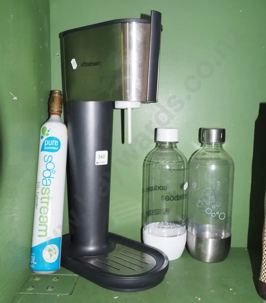 Soda Stream machine, gas bottle, 2x soda bottles Image 1++