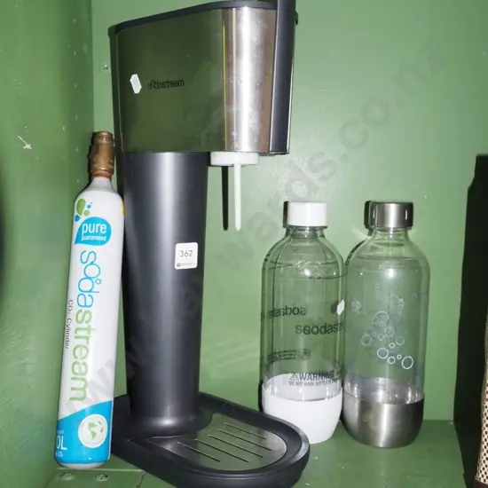 Soda Stream machine, gas bottle, 2x soda bottles