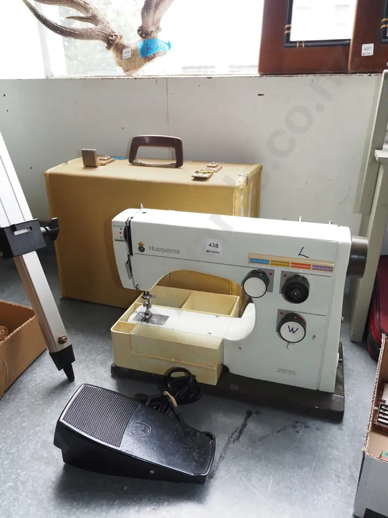 Husqvarna sewing machine Image 1++