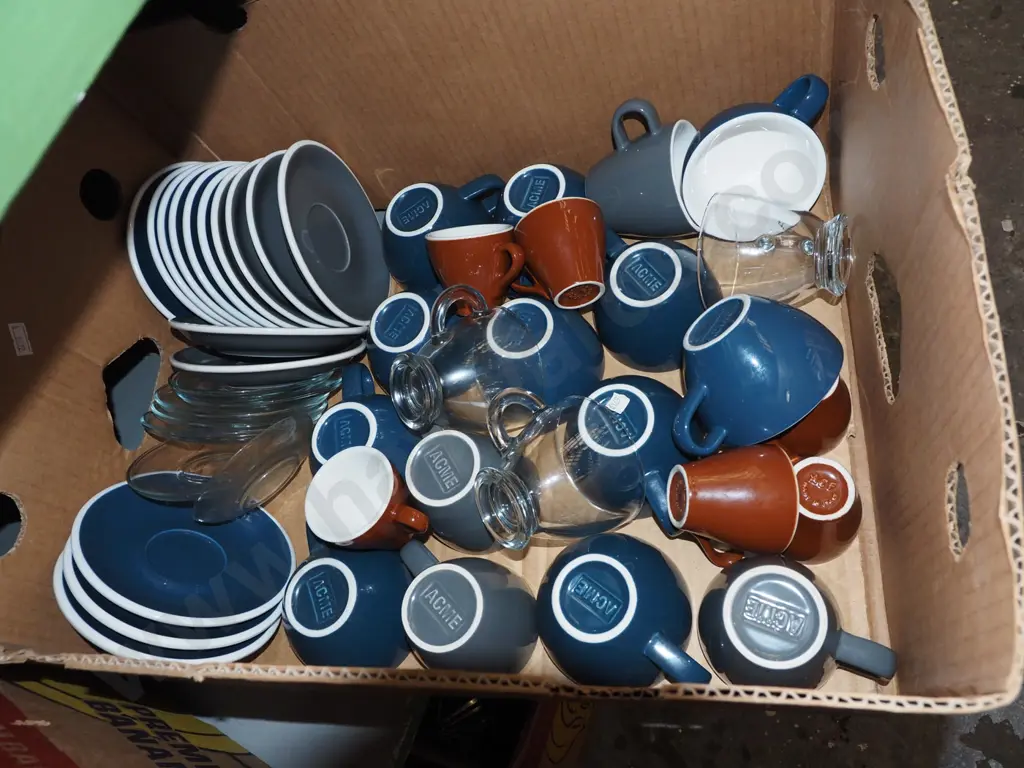 box; Acme and glass coffee cups and saucers Image 1++