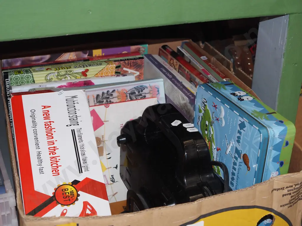 box; books, kitchen slicer, Living & Co sausage roll maker Image 1++