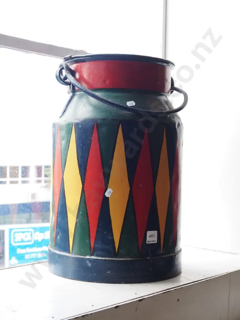 hand painted lidded milk urn Image 1++