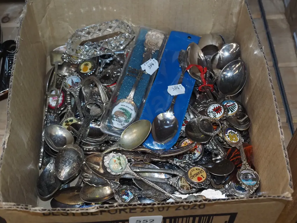 box of teaspoons Image 1++
