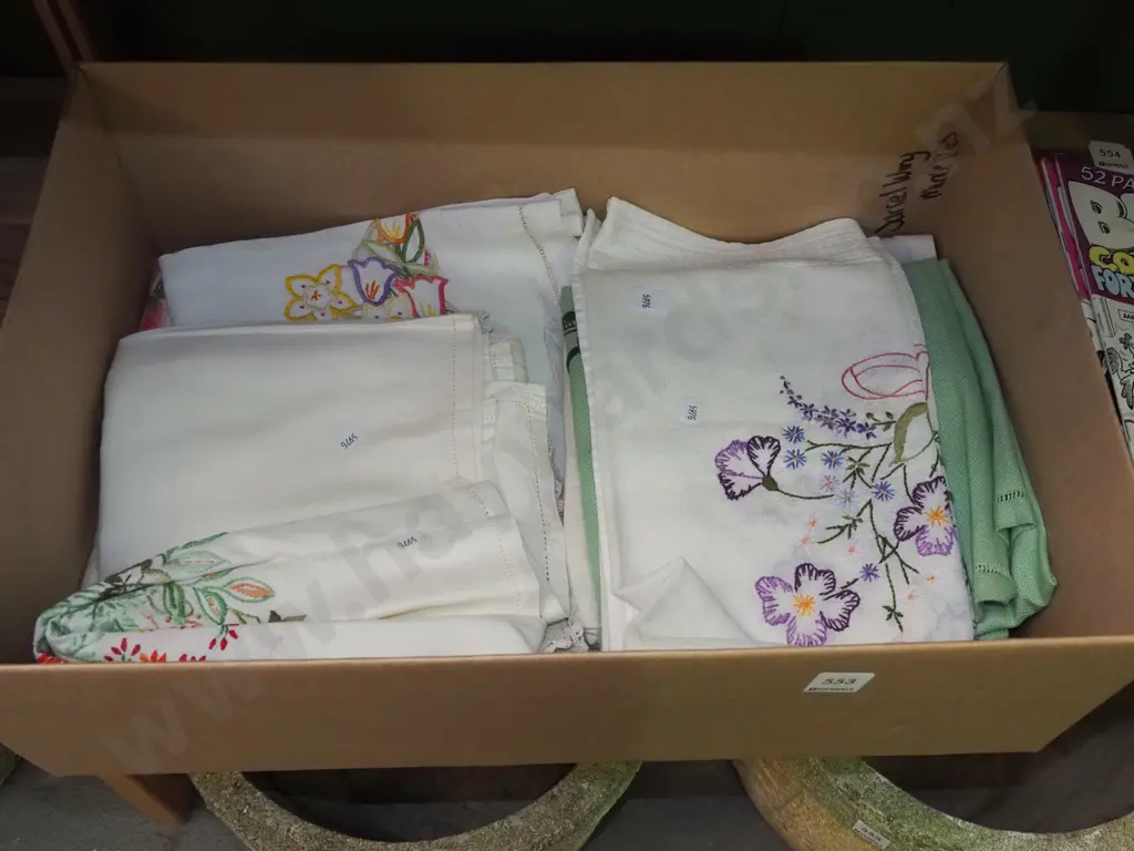 box hand worked linen Image 1++