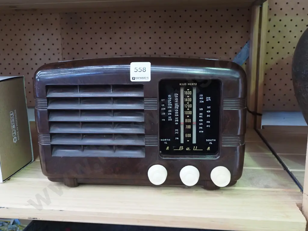 Bell bakelite valve mantle radio  Image 1++