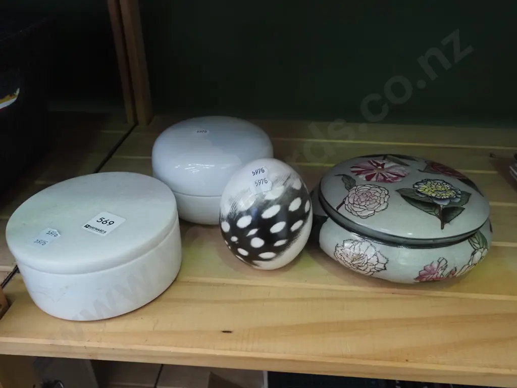 lidded canister, ornamental egg Image 1++