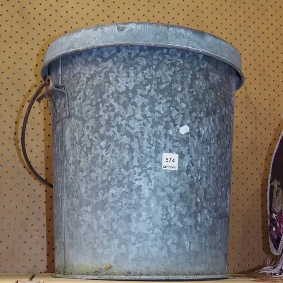 lidded galvanised ashcan H430