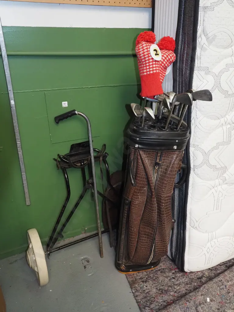 golf clubs and trundler Image 1++