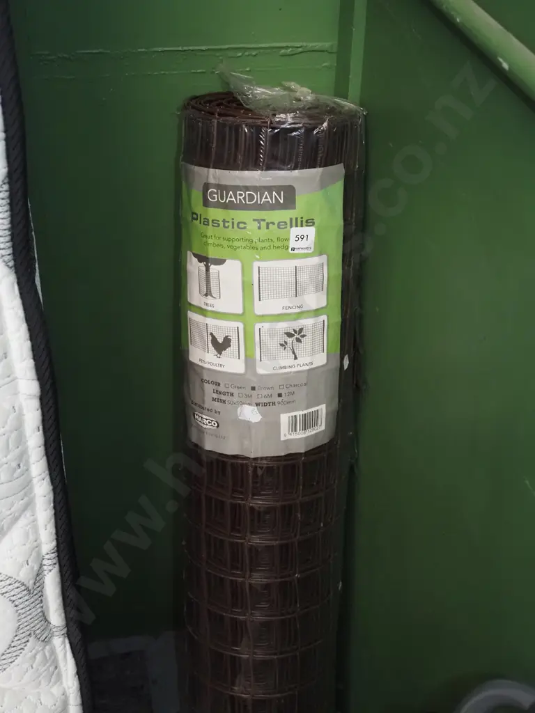 as new roll of plastic netting Image 1++