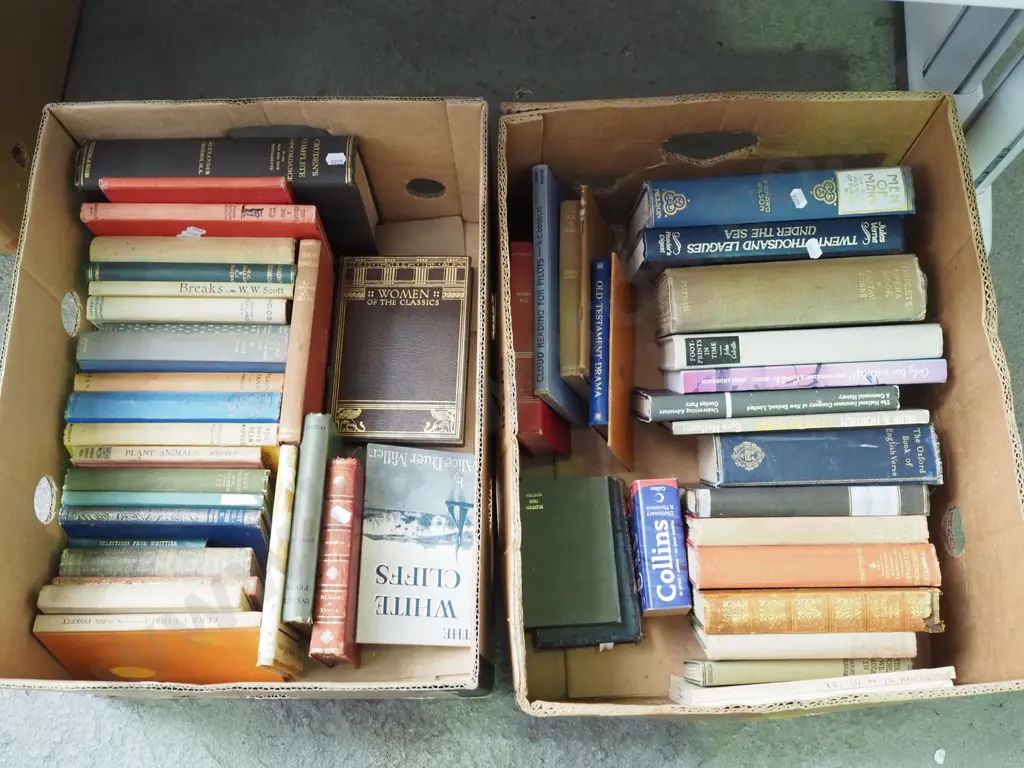 2x boxes of books Image 1++